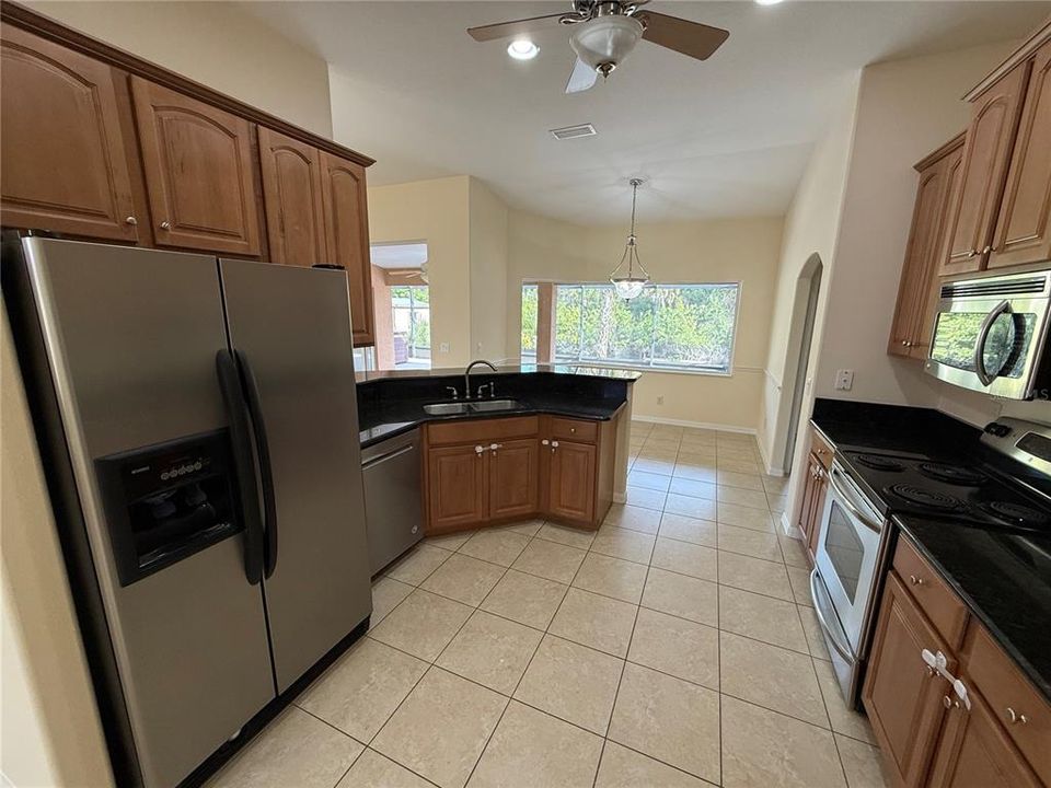 出租: $1,995 (4 贝兹, 2 浴室, 1937 平方英尺)