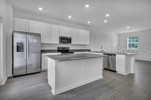 For Rent: $2,700 (3 beds, 2 baths, 1636 Square Feet)