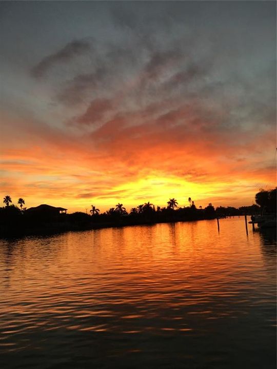 For Sale: $1,690,000 (3 beds, 2 baths, 2148 Square Feet)