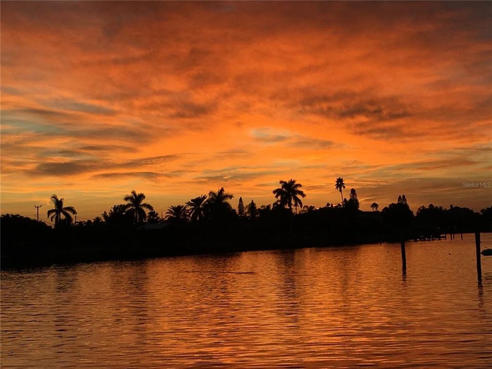 For Sale: $1,690,000 (3 beds, 2 baths, 2148 Square Feet)