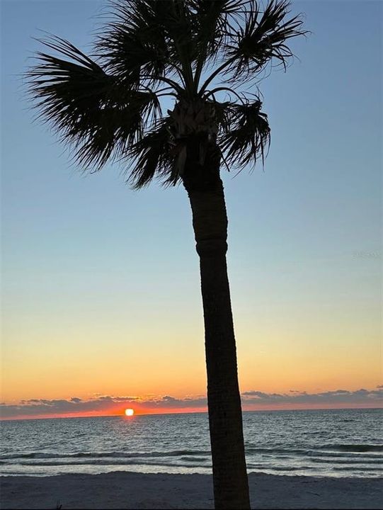 For Sale: $1,690,000 (3 beds, 2 baths, 2148 Square Feet)