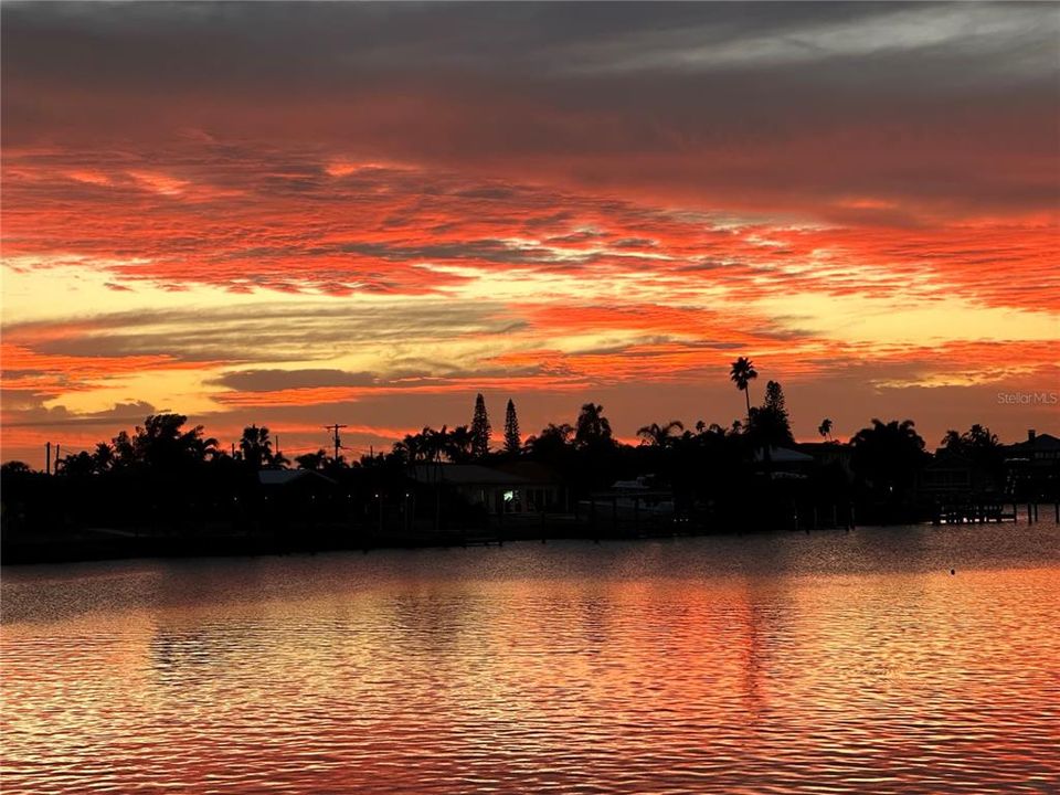 For Sale: $1,690,000 (3 beds, 2 baths, 2148 Square Feet)
