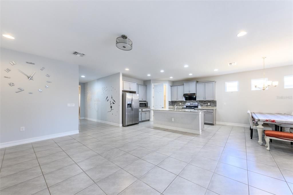 En Renta: $2,095 (4 camas, 2 baños, 2044 Pies cuadrados)