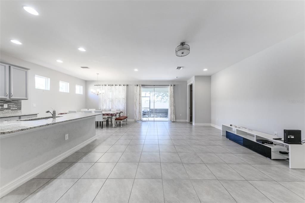 En Renta: $2,095 (4 camas, 2 baños, 2044 Pies cuadrados)