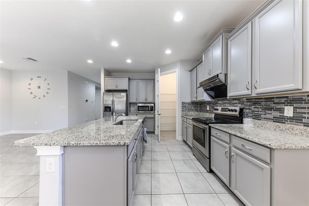 En Renta: $2,095 (4 camas, 2 baños, 2044 Pies cuadrados)