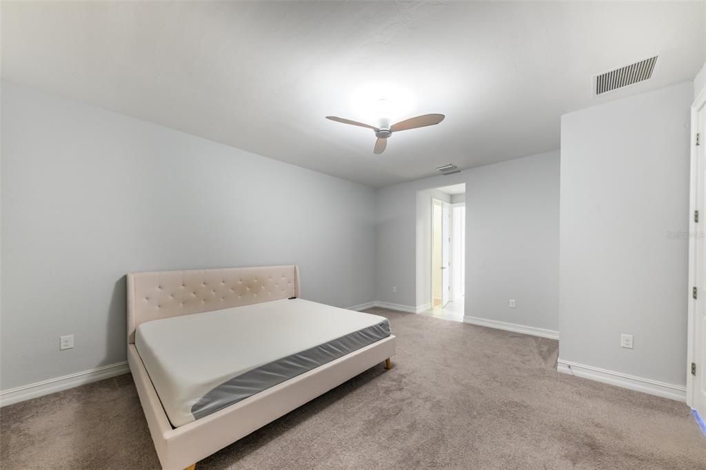 En Renta: $2,095 (4 camas, 2 baños, 2044 Pies cuadrados)