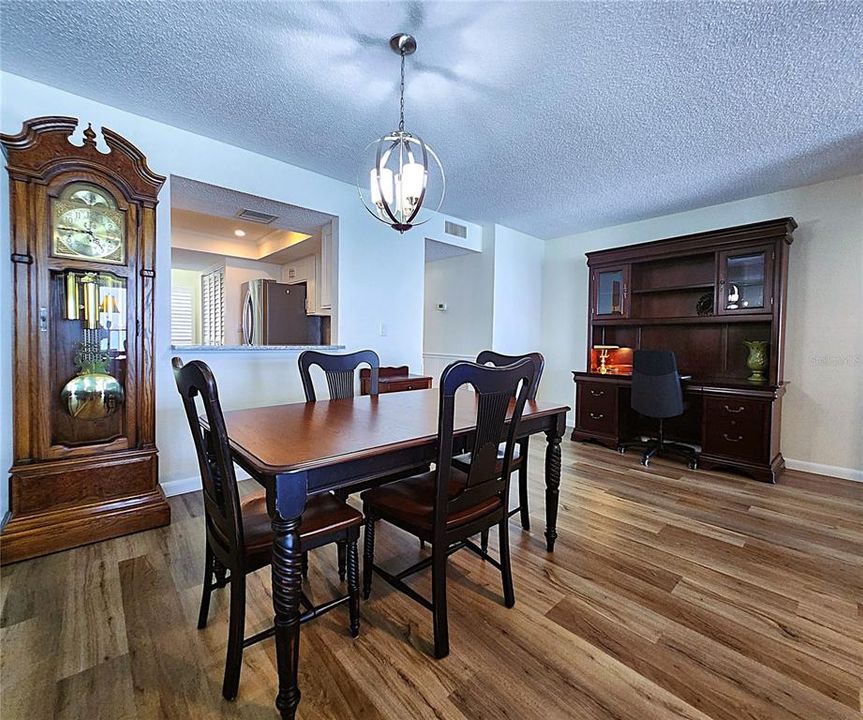 待售: $549,000 (2 贝兹, 2 浴室, 1255 平方英尺)