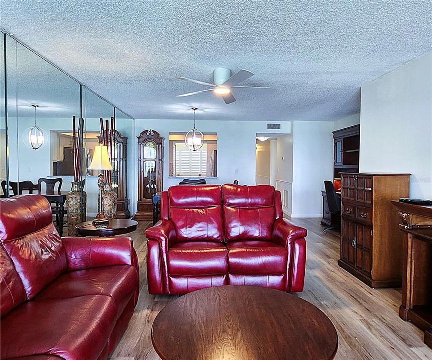 待售: $549,000 (2 贝兹, 2 浴室, 1255 平方英尺)