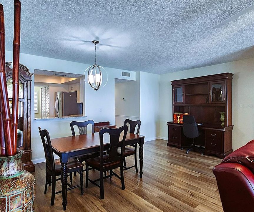 待售: $549,000 (2 贝兹, 2 浴室, 1255 平方英尺)