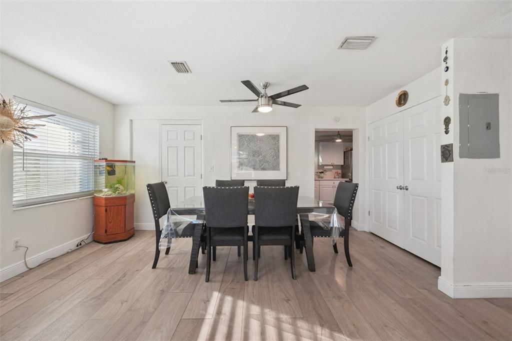 For Sale: $298,000 (3 beds, 2 baths, 1373 Square Feet)