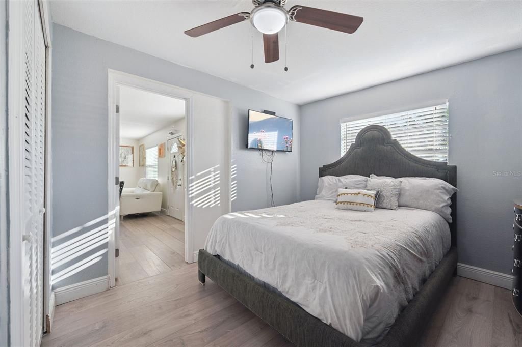 For Sale: $298,000 (3 beds, 2 baths, 1373 Square Feet)