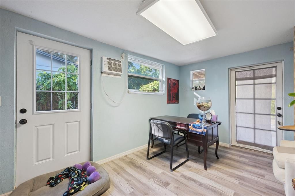 For Sale: $298,000 (3 beds, 2 baths, 1373 Square Feet)