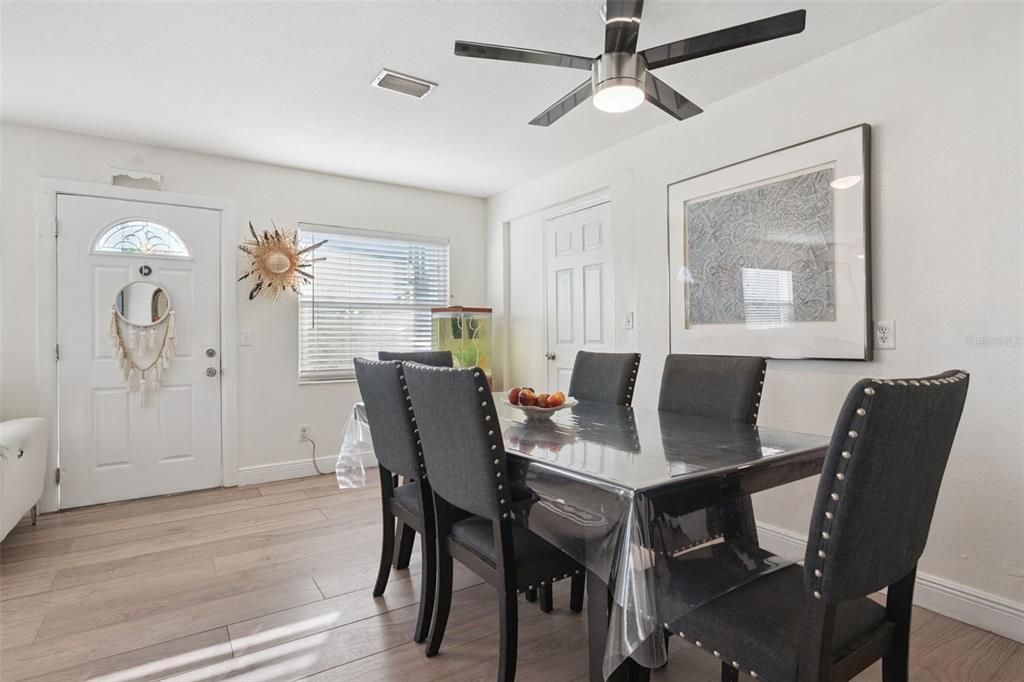 For Sale: $298,000 (3 beds, 2 baths, 1373 Square Feet)