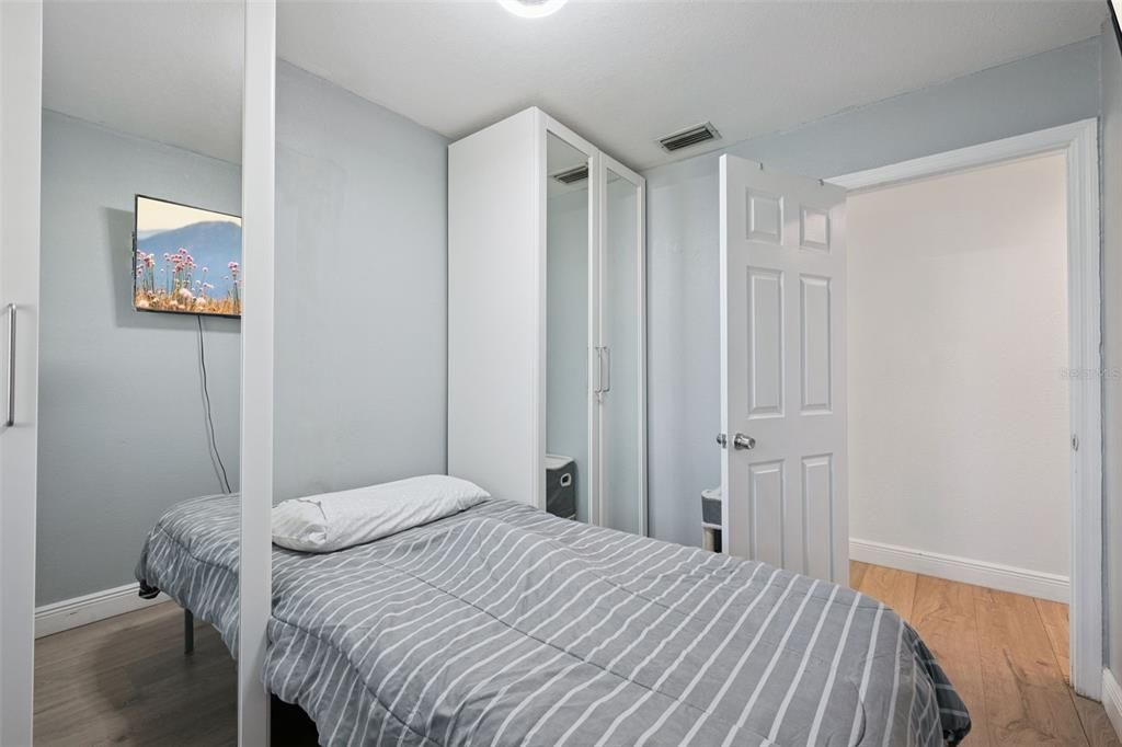 For Sale: $298,000 (3 beds, 2 baths, 1373 Square Feet)