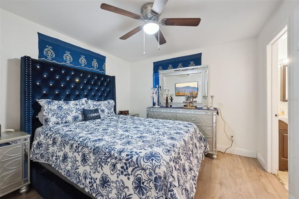 For Sale: $298,000 (3 beds, 2 baths, 1373 Square Feet)