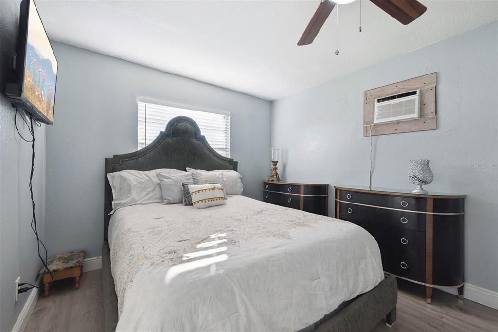 For Sale: $298,000 (3 beds, 2 baths, 1373 Square Feet)