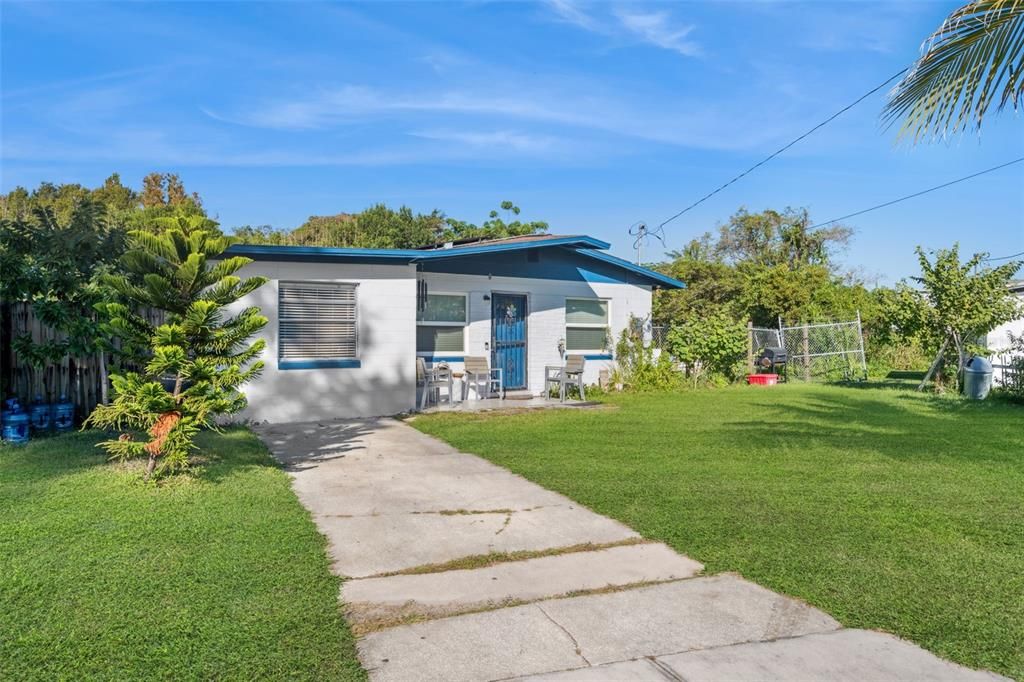 For Sale: $298,000 (3 beds, 2 baths, 1373 Square Feet)