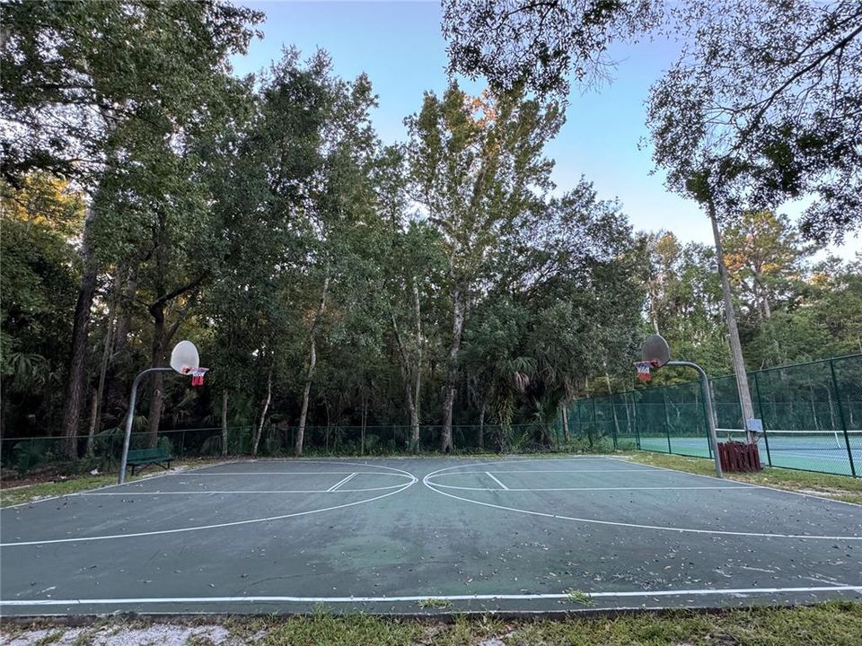 For Rent: $2,560 (4 beds, 2 baths, 1866 Square Feet)