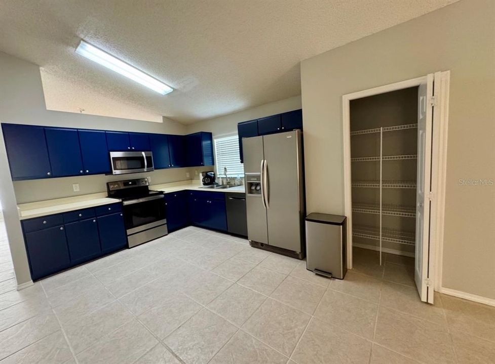 For Rent: $2,560 (4 beds, 2 baths, 1866 Square Feet)