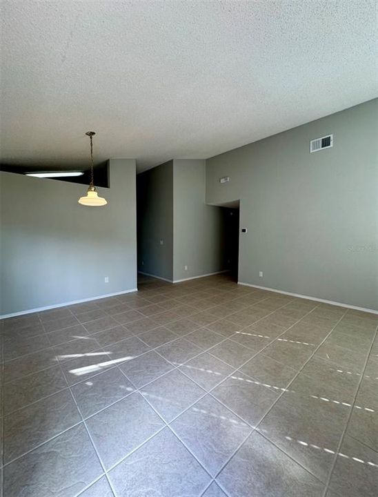 For Rent: $2,560 (4 beds, 2 baths, 1866 Square Feet)