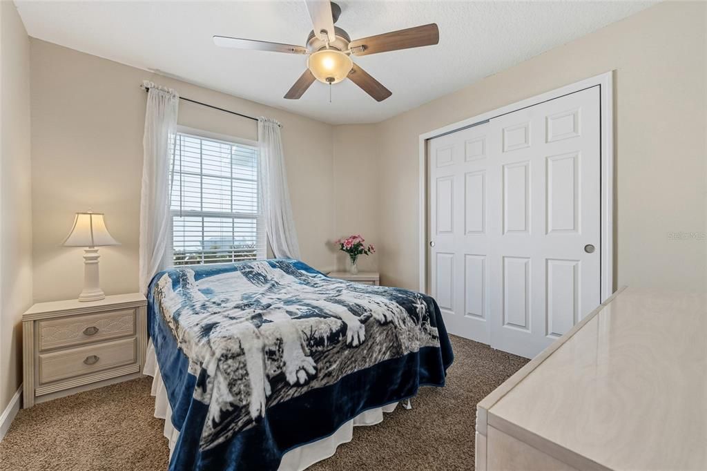 合同活跃: $334,900 (3 贝兹, 2 浴室, 1404 平方英尺)