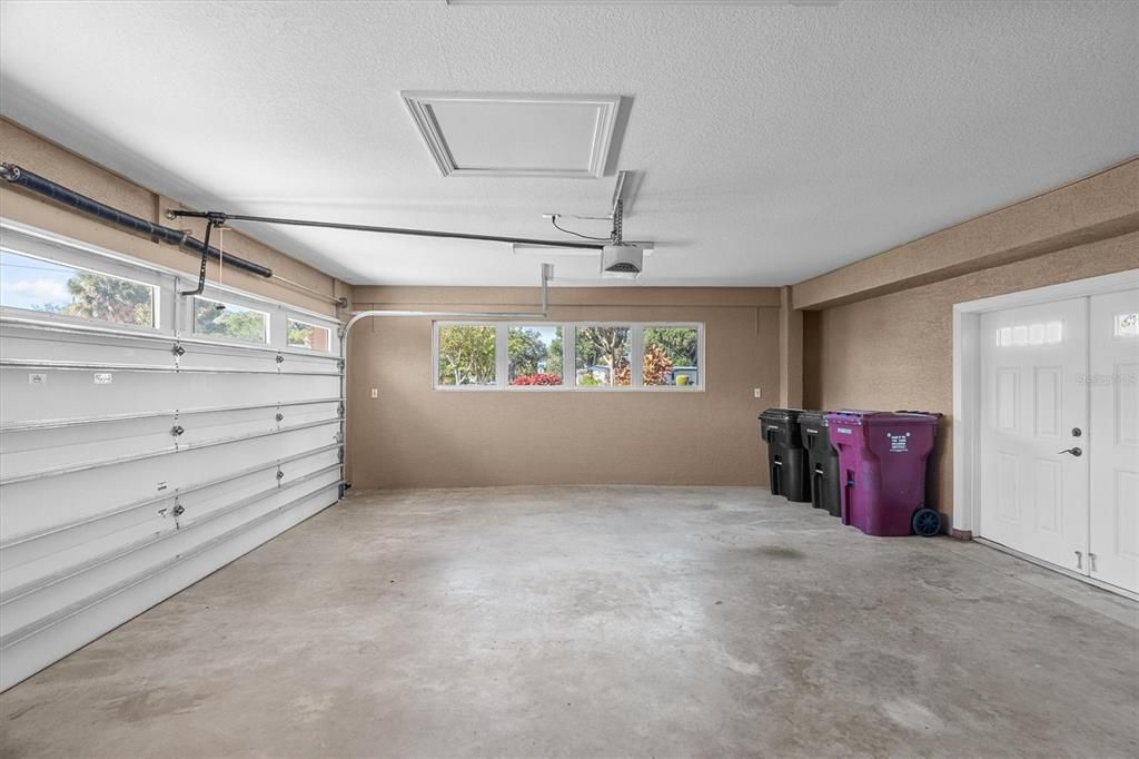 For Sale: $1,700,000 (3 beds, 2 baths, 3073 Square Feet)