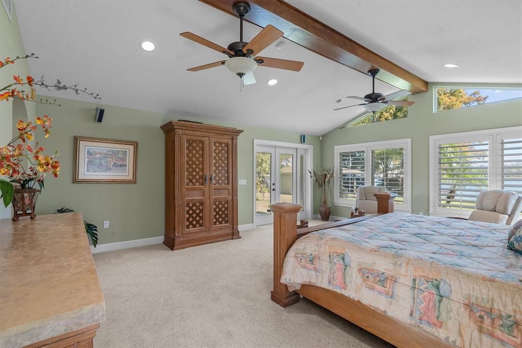 For Sale: $1,700,000 (3 beds, 2 baths, 3073 Square Feet)