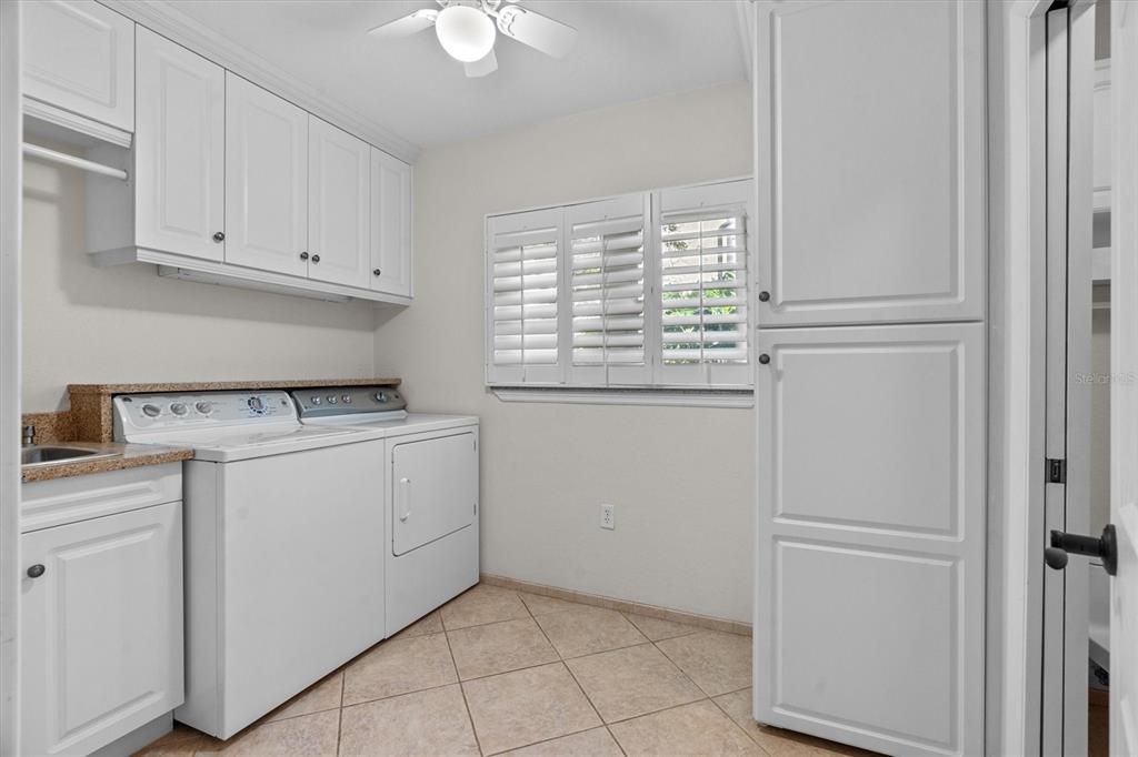 For Sale: $1,700,000 (3 beds, 2 baths, 3073 Square Feet)