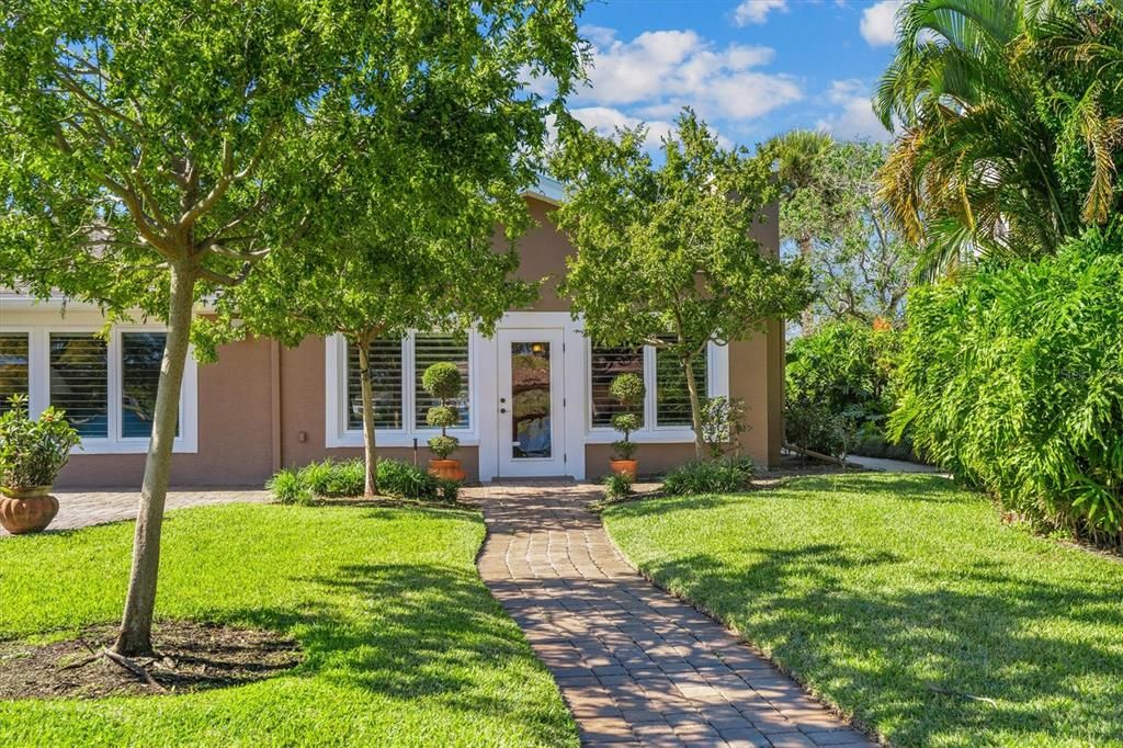 For Sale: $1,700,000 (3 beds, 2 baths, 3073 Square Feet)