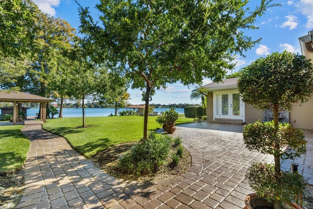 For Sale: $1,700,000 (3 beds, 2 baths, 3073 Square Feet)