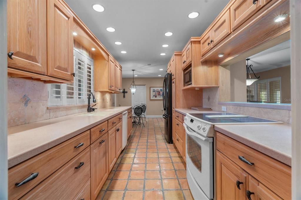 For Sale: $1,700,000 (3 beds, 2 baths, 3073 Square Feet)