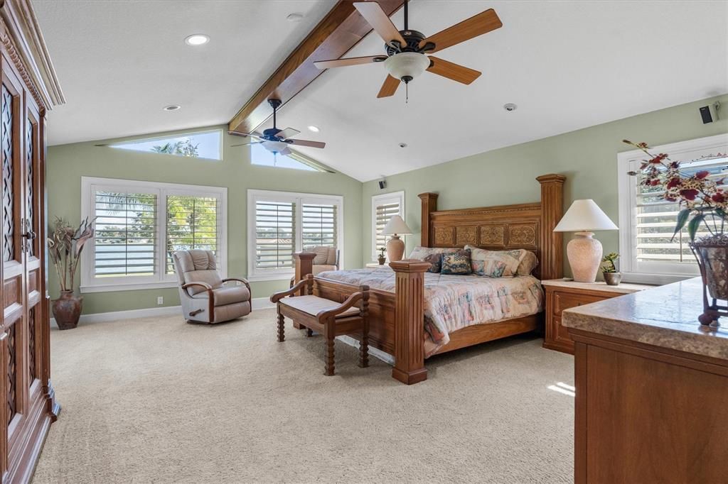 For Sale: $1,700,000 (3 beds, 2 baths, 3073 Square Feet)