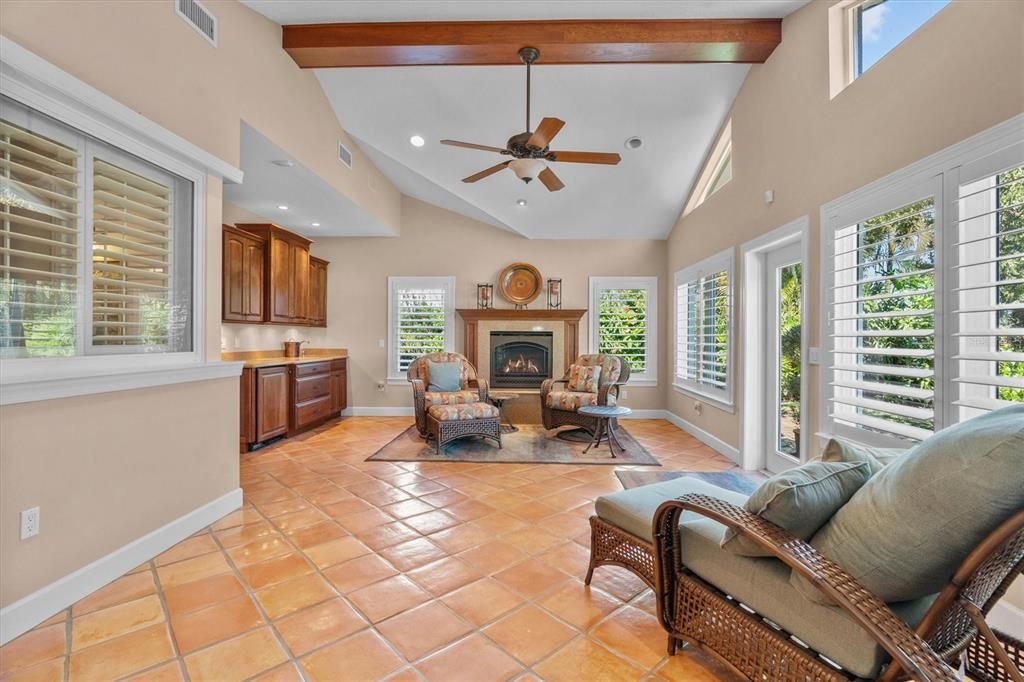 For Sale: $1,700,000 (3 beds, 2 baths, 3073 Square Feet)