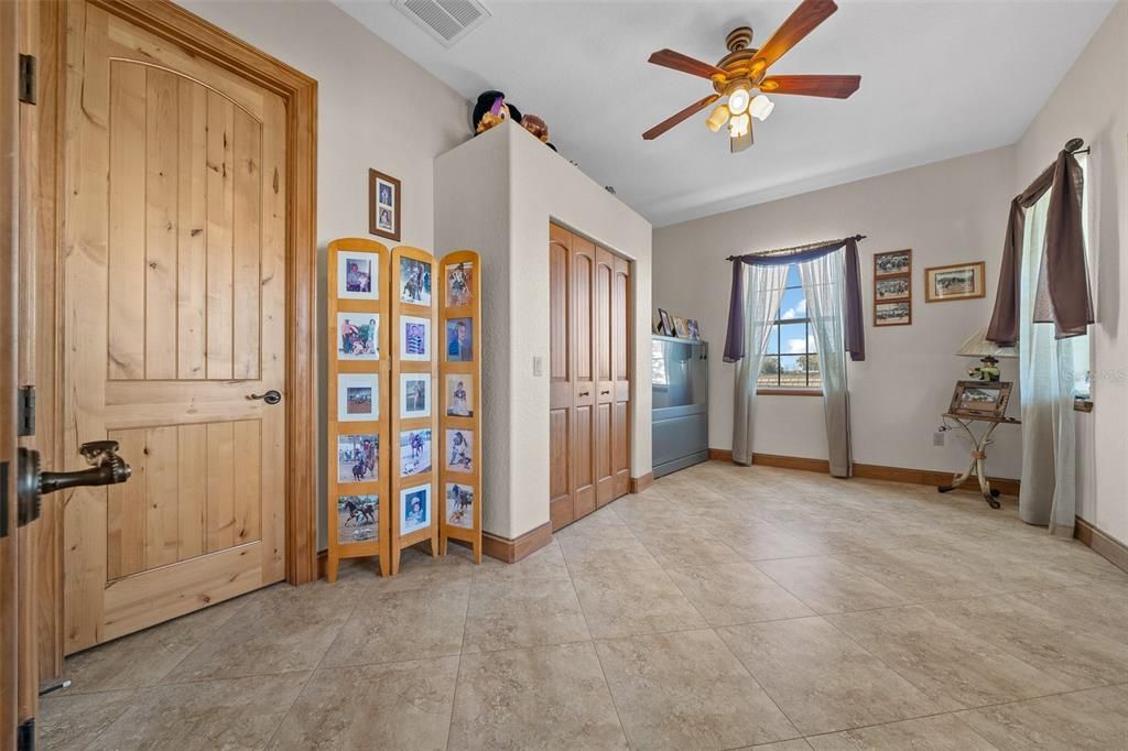 На продажу: $1,199,900 (4 спален, 2 ванн, 2607 Квадратных фут)