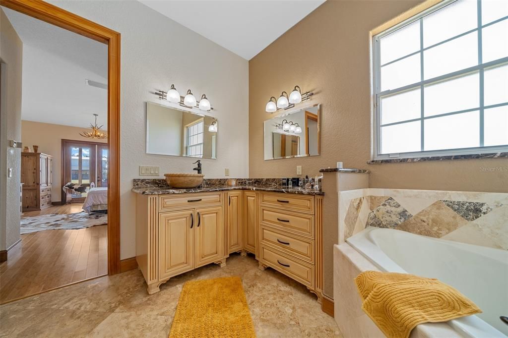 На продажу: $1,199,900 (4 спален, 2 ванн, 2607 Квадратных фут)