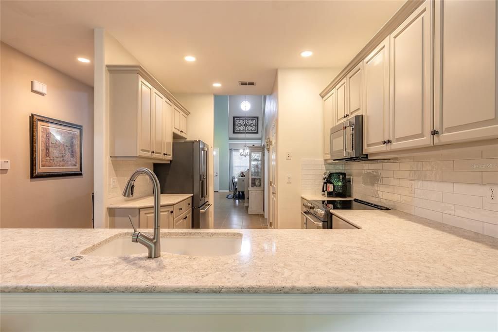 合同活跃: $339,900 (3 贝兹, 2 浴室, 2080 平方英尺)