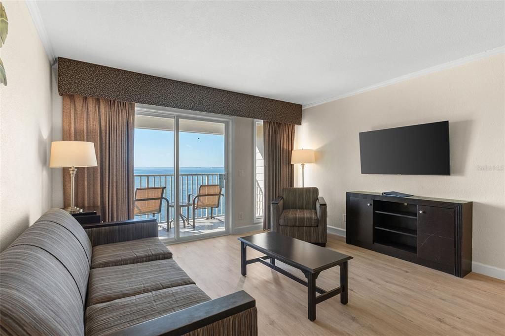 For Sale: $260,000 (1 beds, 1 baths, 560 Square Feet)