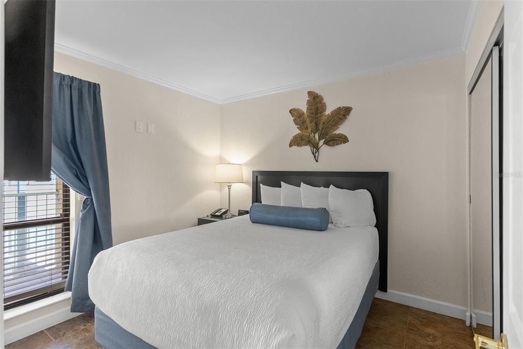 For Sale: $260,000 (1 beds, 1 baths, 560 Square Feet)