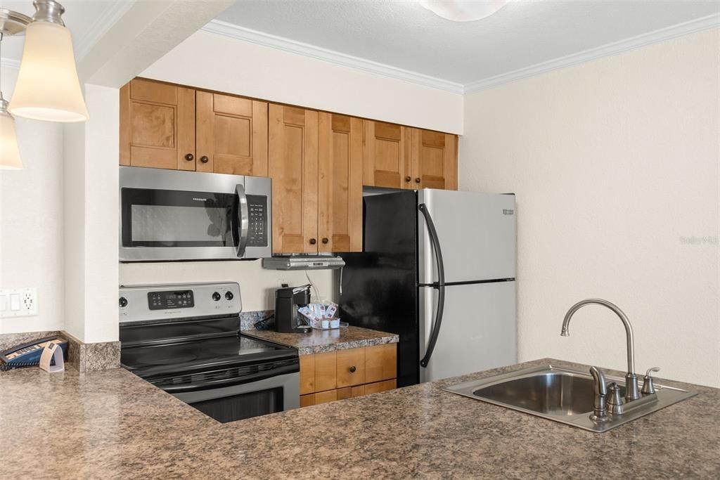 For Sale: $260,000 (1 beds, 1 baths, 560 Square Feet)