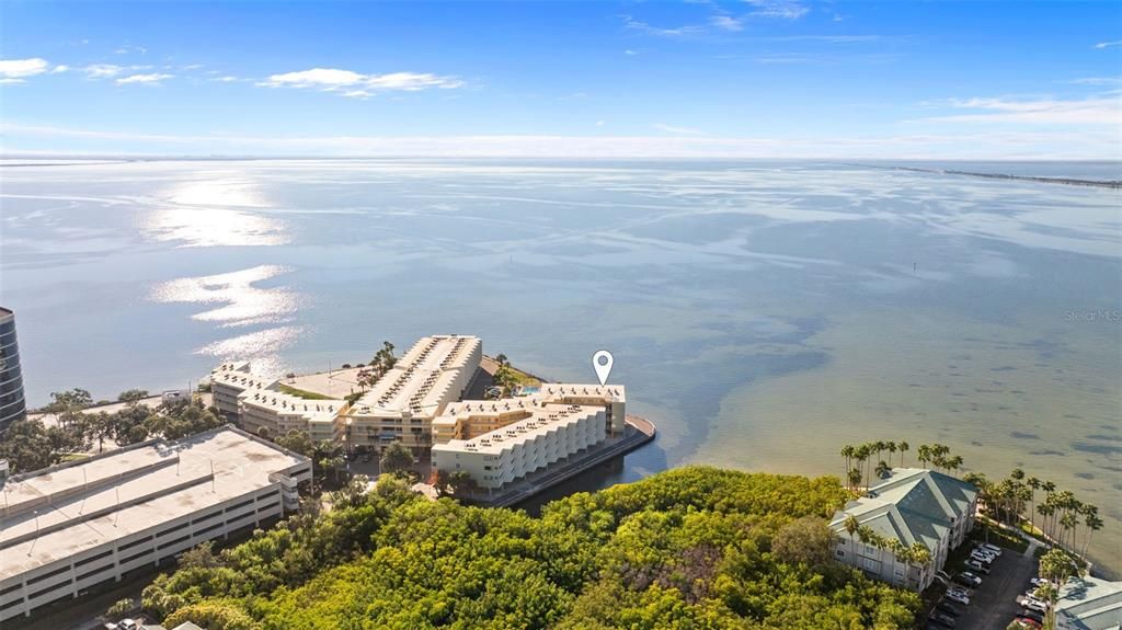 For Sale: $260,000 (1 beds, 1 baths, 560 Square Feet)