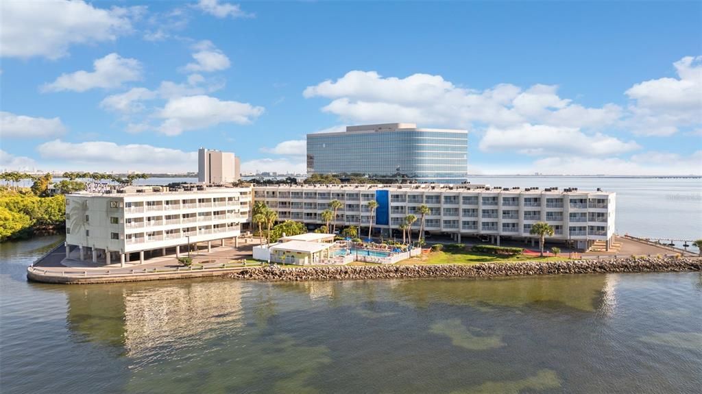 For Sale: $260,000 (1 beds, 1 baths, 560 Square Feet)