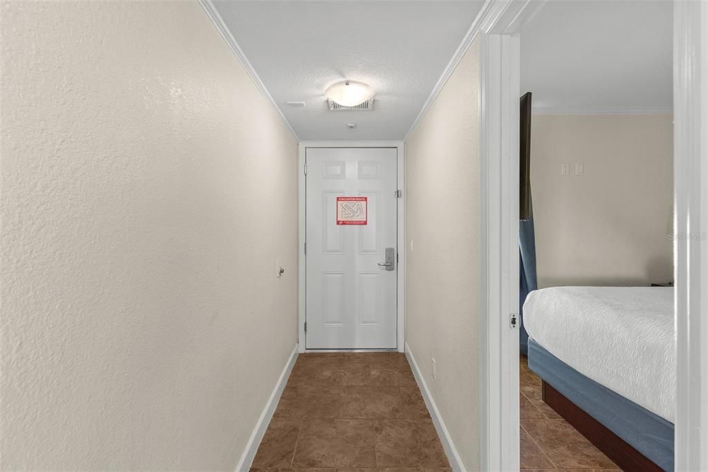 For Sale: $260,000 (1 beds, 1 baths, 560 Square Feet)