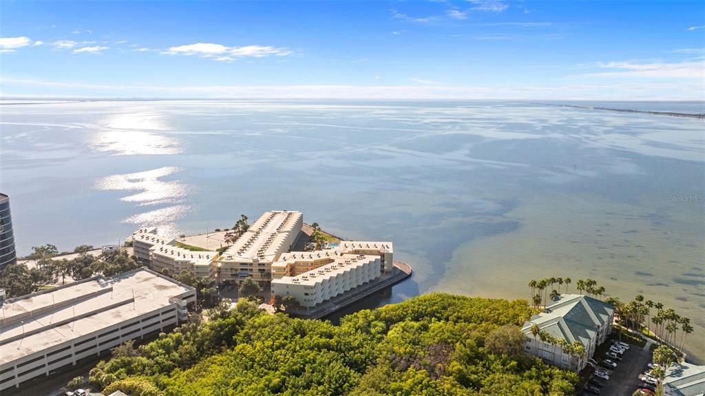 For Sale: $260,000 (1 beds, 1 baths, 560 Square Feet)