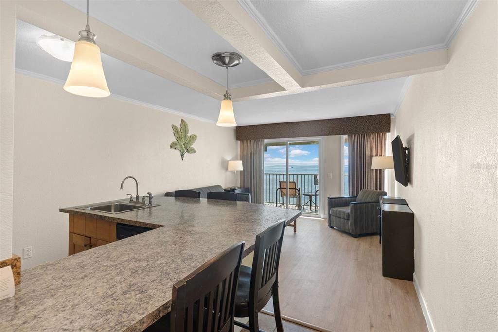 For Sale: $260,000 (1 beds, 1 baths, 560 Square Feet)