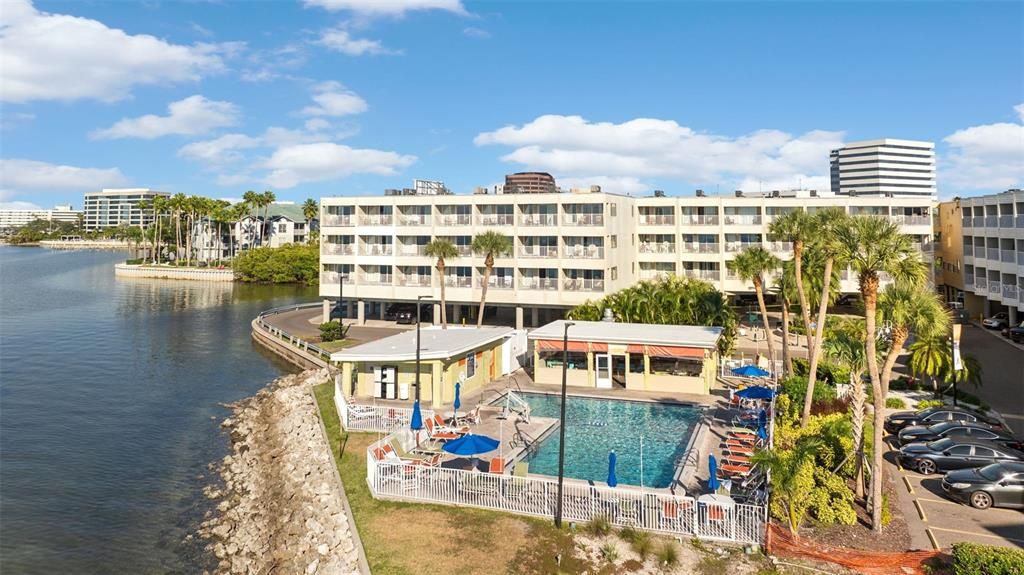 For Sale: $260,000 (1 beds, 1 baths, 560 Square Feet)