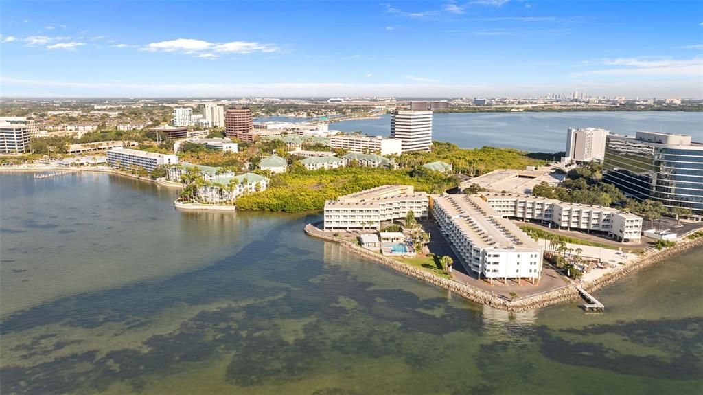 For Sale: $260,000 (1 beds, 1 baths, 560 Square Feet)