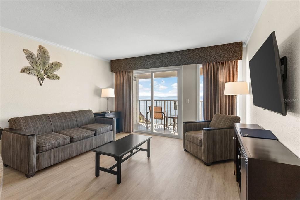 For Sale: $260,000 (1 beds, 1 baths, 560 Square Feet)