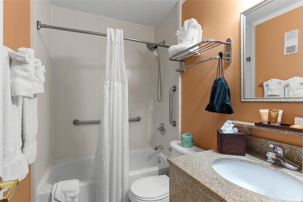 For Sale: $260,000 (1 beds, 1 baths, 560 Square Feet)