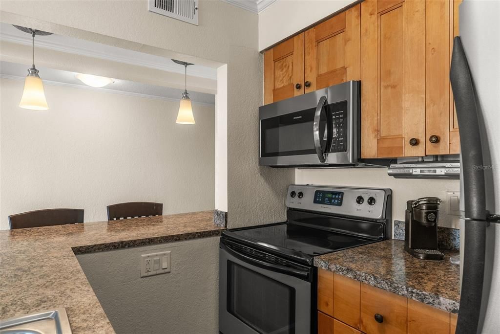 For Sale: $260,000 (1 beds, 1 baths, 560 Square Feet)