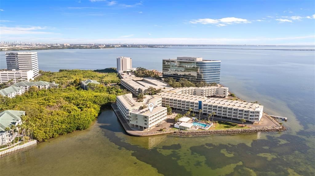 For Sale: $260,000 (1 beds, 1 baths, 560 Square Feet)